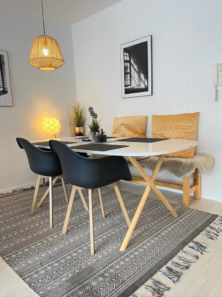 Living At Saarpartments -Adultsonly- 2 Bedrooms, Kitchen- Business & Holiday Apartments For Long- And Short Term Stay, 3 Min To Train-Station, Secure E-Bike Parking! Saarbrücken Exterior foto