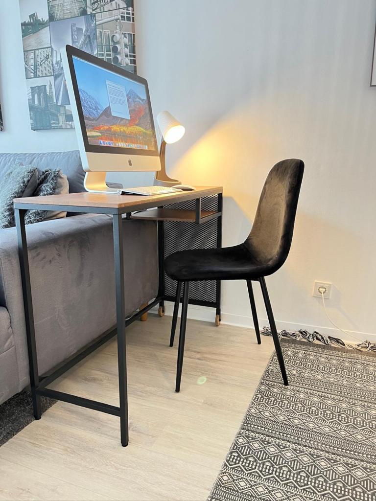 Living At Saarpartments -Adultsonly- 2 Bedrooms, Kitchen- Business & Holiday Apartments For Long- And Short Term Stay, 3 Min To Train-Station, Secure E-Bike Parking! Saarbrücken Exterior foto