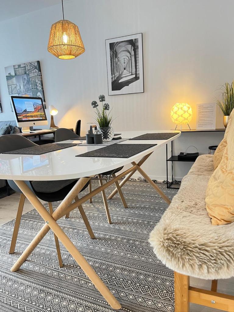 Living At Saarpartments -Adultsonly- 2 Bedrooms, Kitchen- Business & Holiday Apartments For Long- And Short Term Stay, 3 Min To Train-Station, Secure E-Bike Parking! Saarbrücken Exterior foto