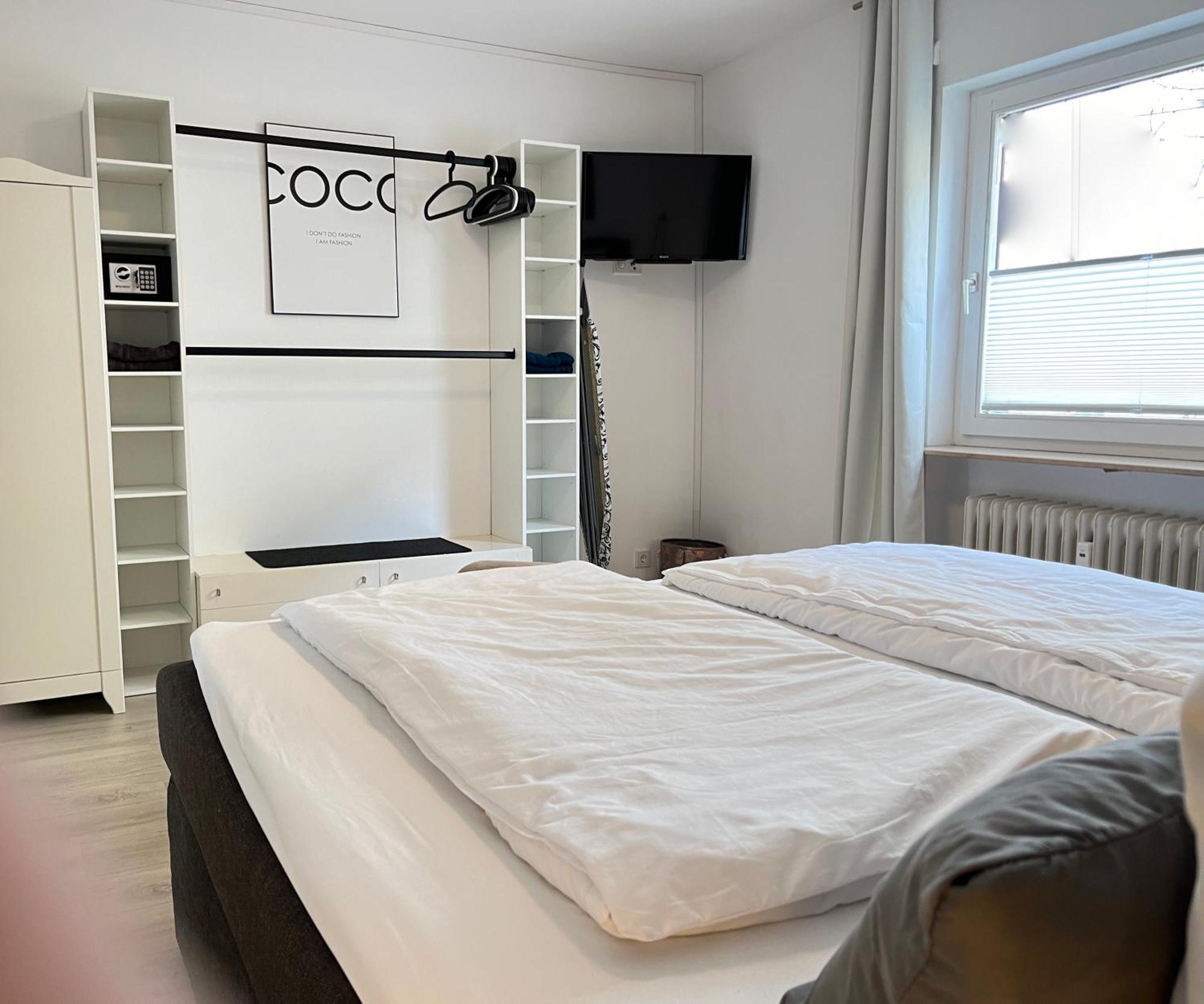 Living At Saarpartments -Adultsonly- 2 Bedrooms, Kitchen- Business & Holiday Apartments For Long- And Short Term Stay, 3 Min To Train-Station, Secure E-Bike Parking! Saarbrücken Exterior foto